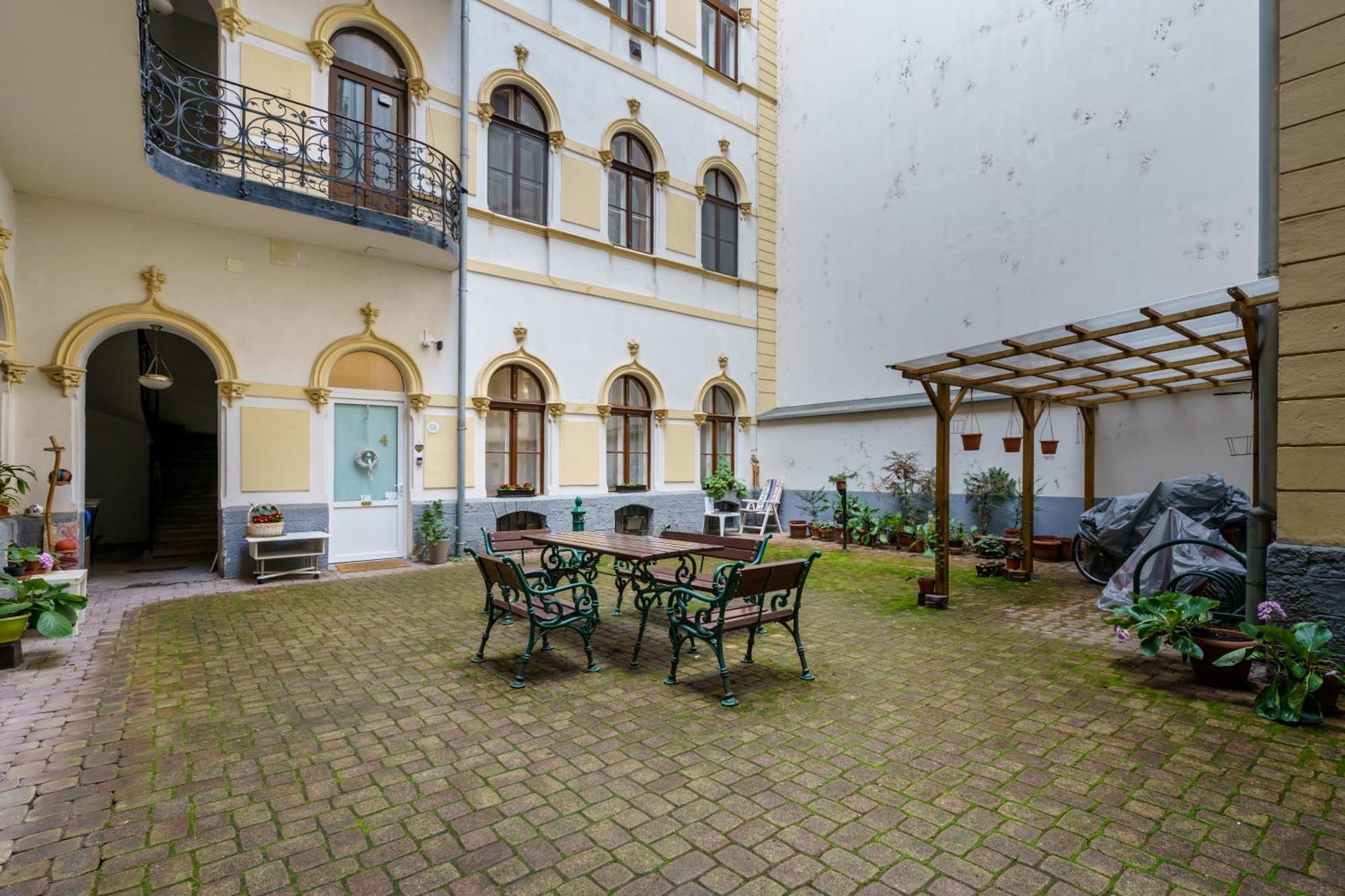 Barka In Downtown Buda Apartment *